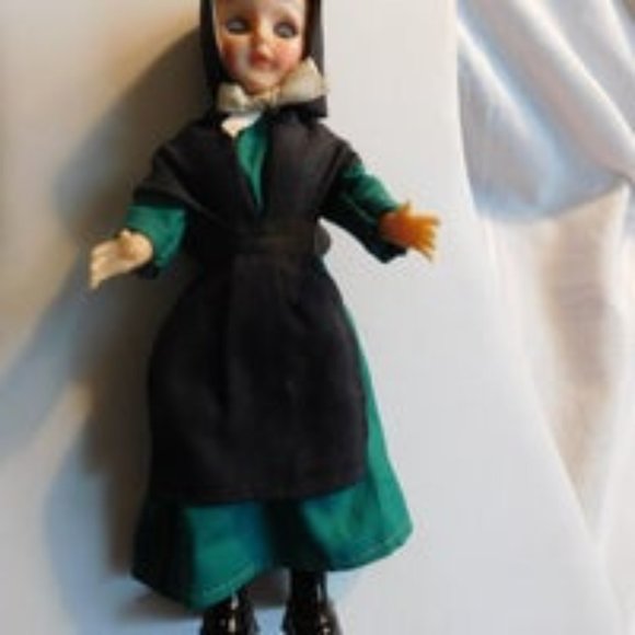 Vintage Knickerbocker Amish Doll - Picture 3 of 4